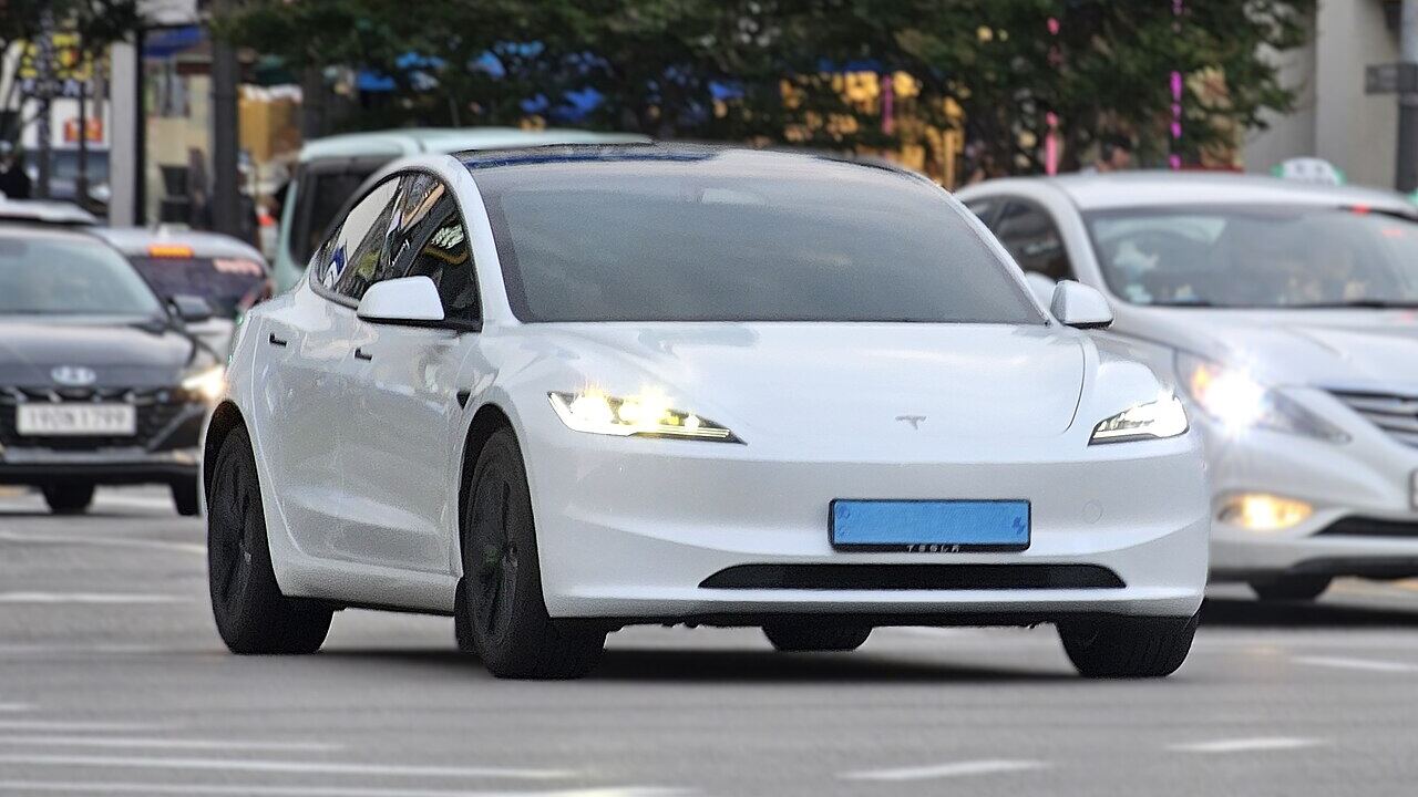 Tesla Model 3 Long Range AWD Highland
